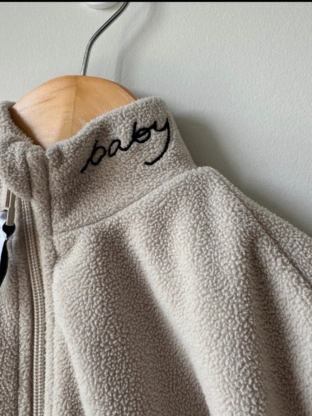 North Kinder 🇨🇦 Small Label “Baby” Embroidered Cream Fleece 1/2 Zip Sweater 1T